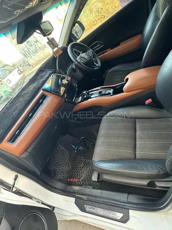 Honda Vezel 2014 for Sale in Karachi Image-1