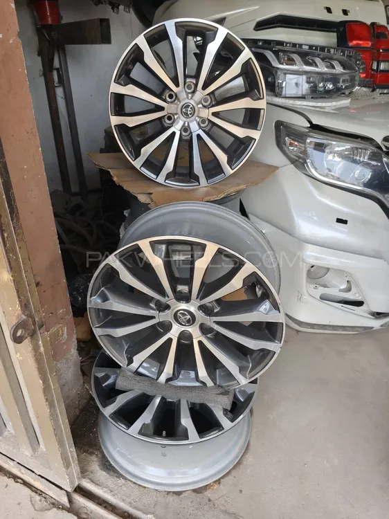 Prado genuine Alloy rims 19'inches set Image-1