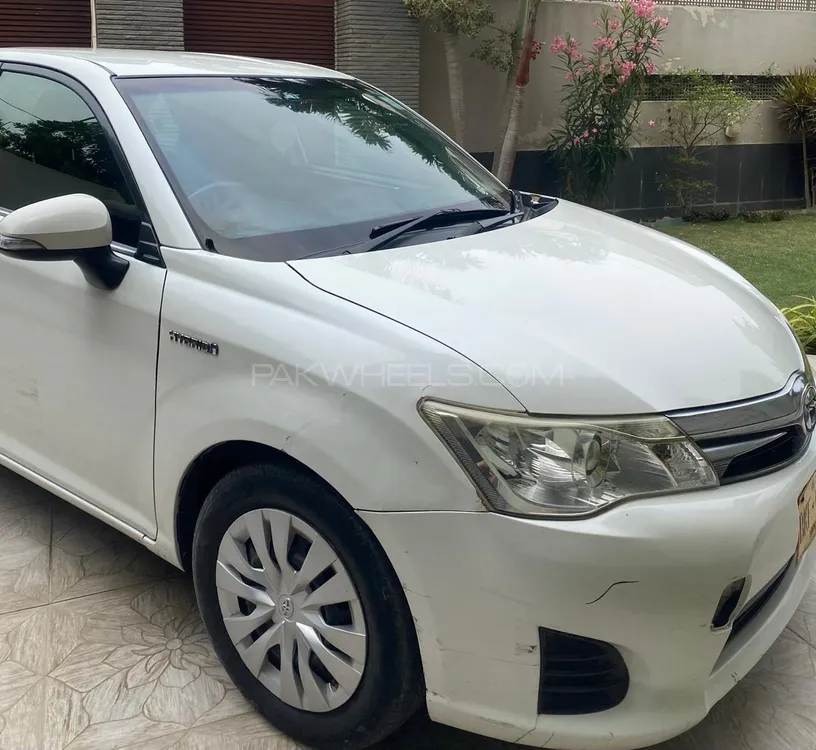 Toyota Corolla Axio 2014 for Sale in Karachi Image-1