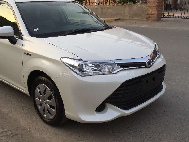 Toyota Corolla Axio 2015 for Sale in Faisalabad Image-1