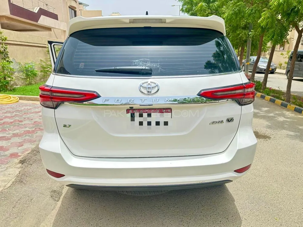 Toyota Fortuner 2021 for Sale in Karachi Image-1