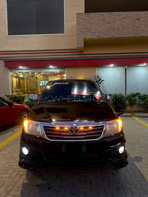 Toyota Hilux 2012 for Sale in Peshawar Image-1