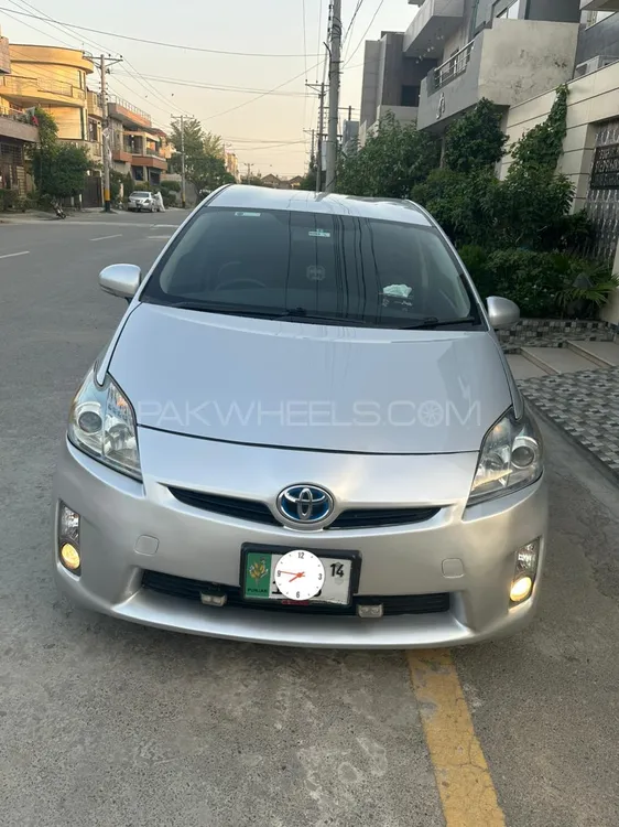 Toyota Prius 2011 for Sale in Lahore Image-1