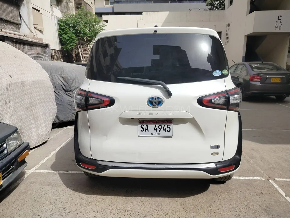 Toyota Sienta 2017 for Sale in Karachi Image-1