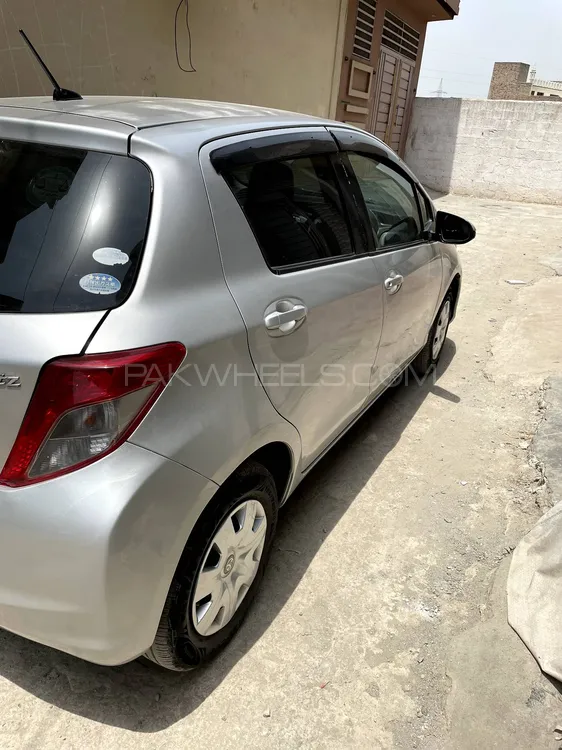 Toyota Vitz 2011 for Sale in Peshawar Image-1