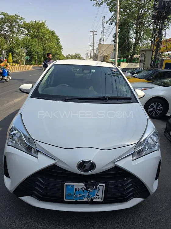 Toyota Vitz 2017 for Sale in Lahore Image-1