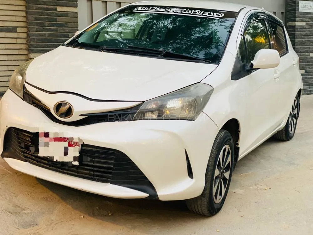 Toyota Vitz 2014 for Sale in Karachi Image-1