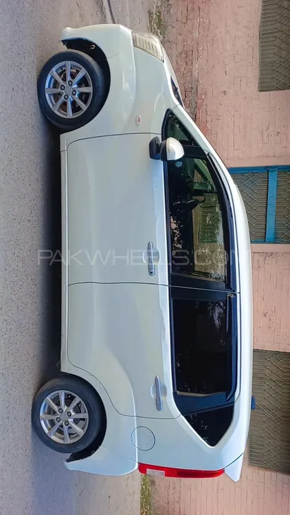 Daihatsu Move 2017 for Sale in Lahore Image-1