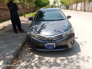 Toyota Corolla Altis Grande CVT-i 1.8 2015 for Sale