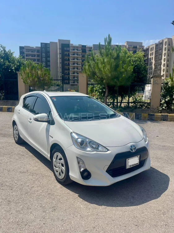 Toyota Aqua 2015 for Sale in Peshawar Image-1