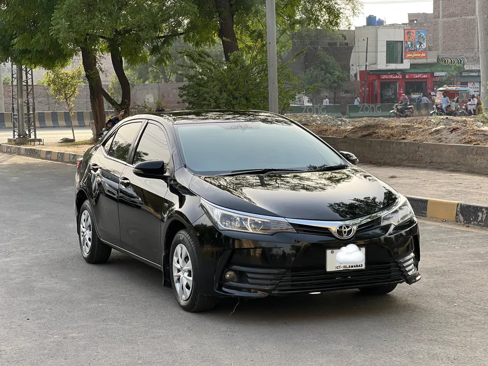 Toyota Corolla 2017 for Sale in Faisalabad Image-1