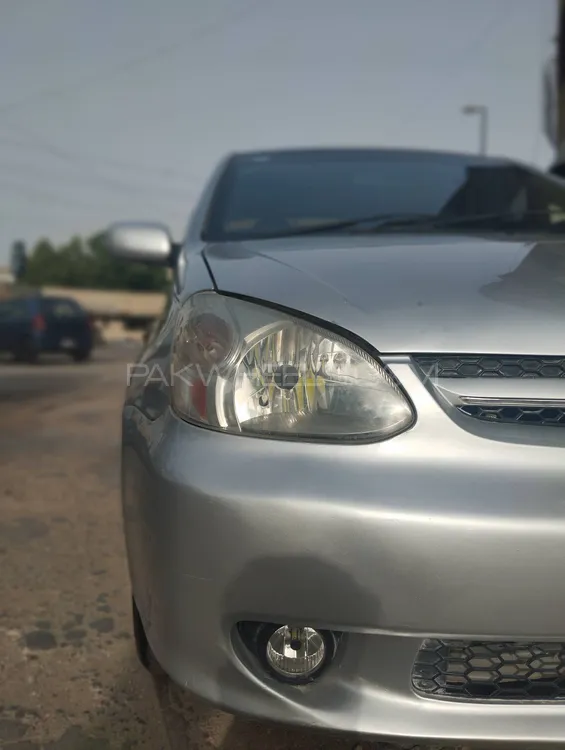 Toyota Platz 2004 for Sale in Karachi Image-1