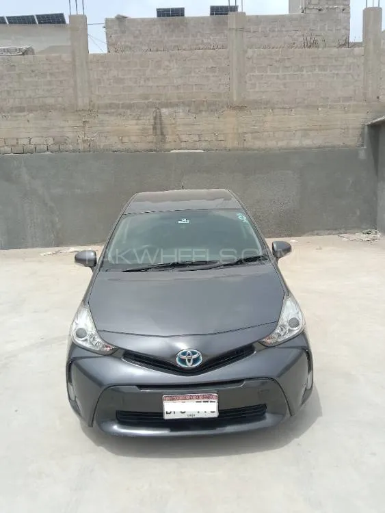 Toyota Prius Alpha 2015 for Sale in Karachi Image-1