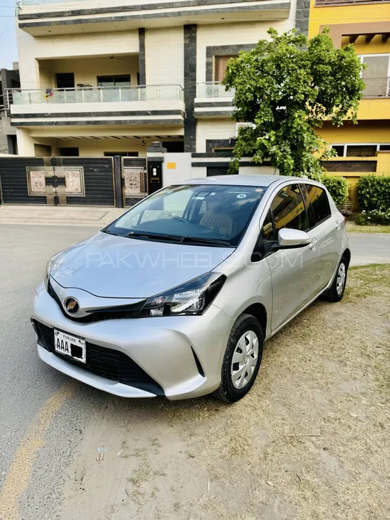 Toyota Vitz 2015 for Sale in Lahore Image-1