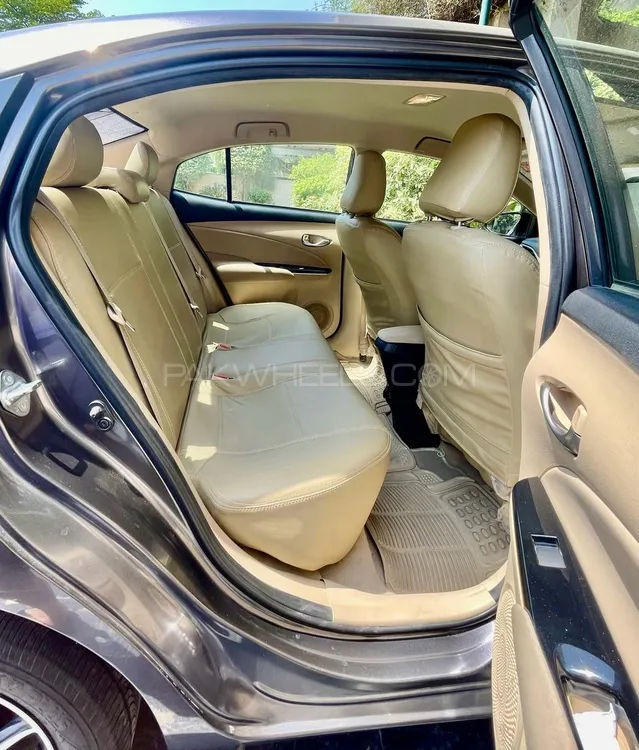 ٹویوٹا یارس سیڈان 2022 for Sale in لاہور Image-1