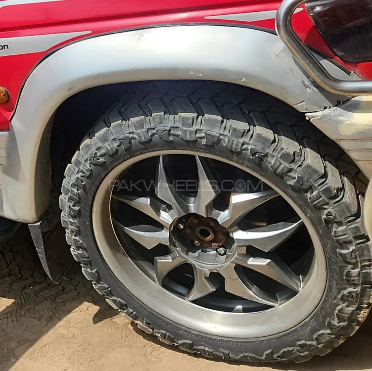 22 inches Alloy Rim With Tyres Image-1