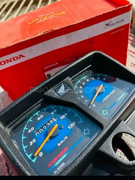 HONDA 125 New genuine speedometer with cables Image-1