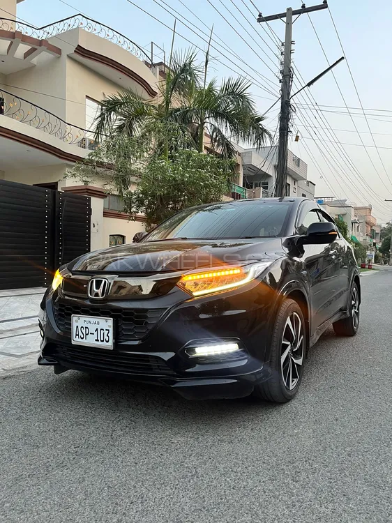 Honda Vezel 2020 for Sale in Lahore Image-1