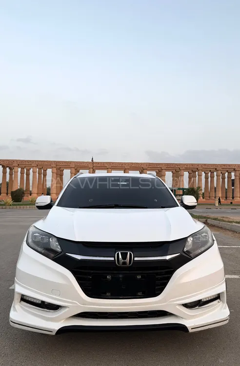 Honda Vezel 2015 for Sale in Karachi Image-1