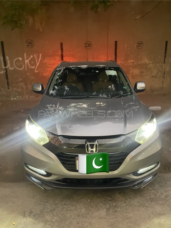Honda Vezel 2017 for Sale in Karachi Image-1