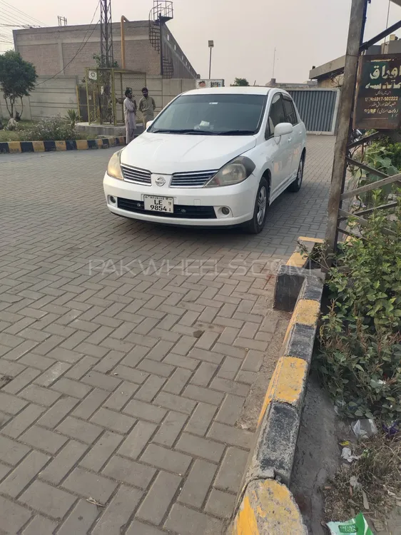Nissan Tiida 2007 for Sale in Sheikhupura Image-1