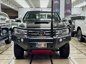 Toyota Hilux Revo V Automatic 3.0  2017 for Sale