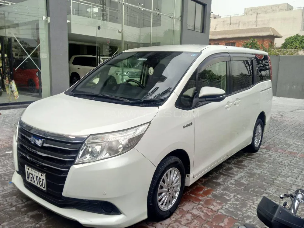 Toyota Noah 2014 for Sale in Lahore Image-1