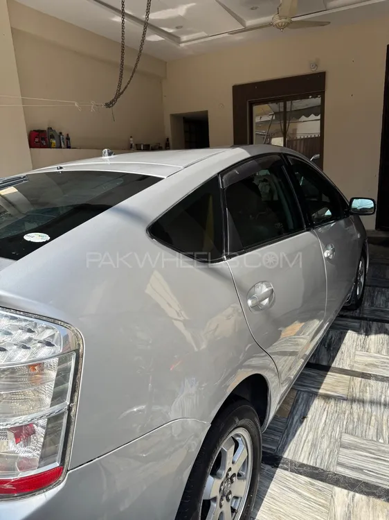 Toyota Prius 2007 for Sale in Lahore Image-1