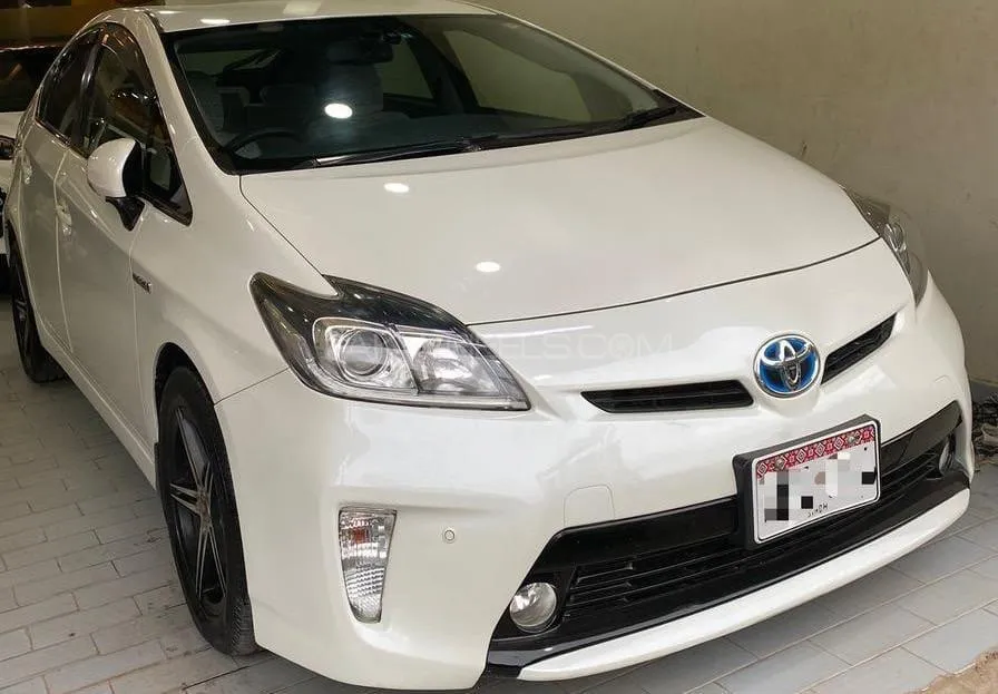 Toyota Prius 2015 for Sale in Karachi Image-1