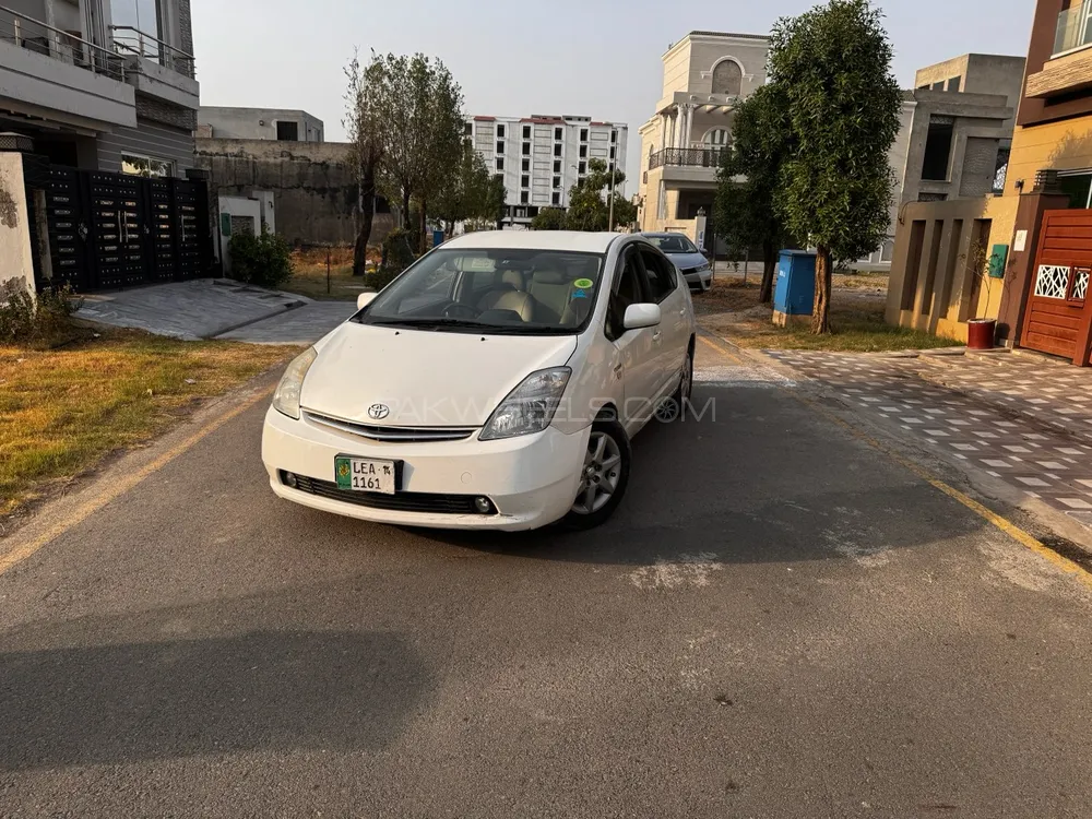 Toyota Prius 2008 for Sale in Lahore Image-1