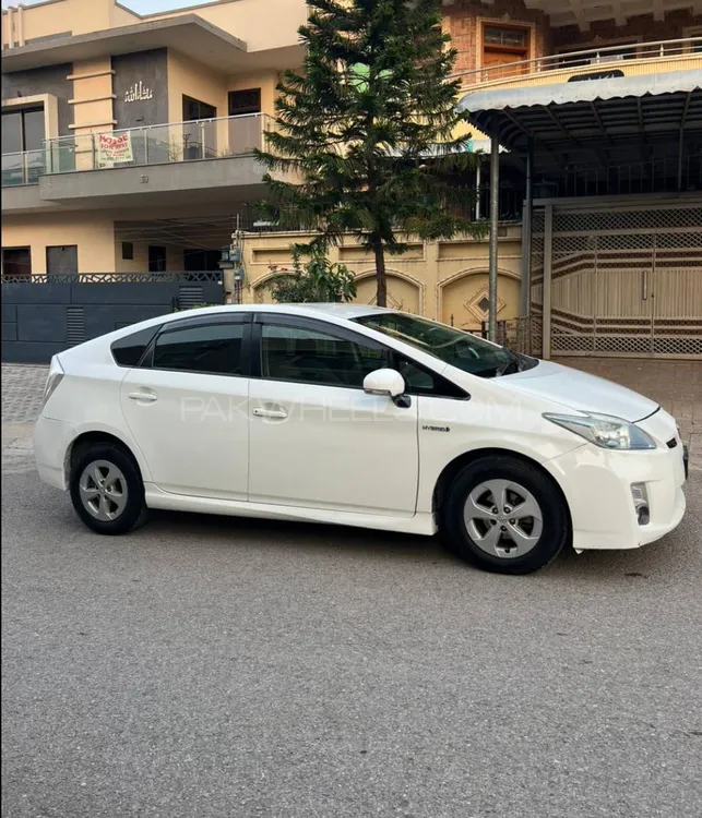Toyota Prius 2011 for Sale in Islamabad Image-1