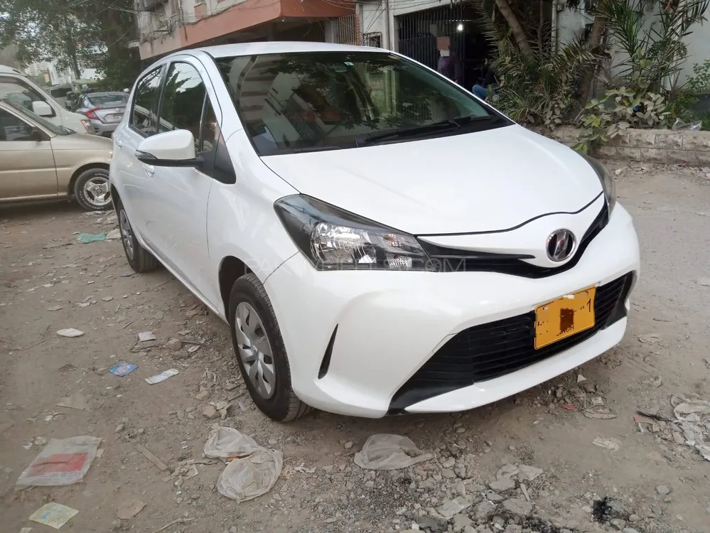 Toyota Vitz 2015 for Sale in Karachi Image-1