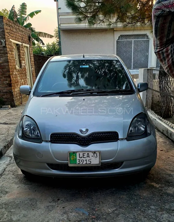 Toyota Vitz 2000 for Sale in Peshawar Image-1