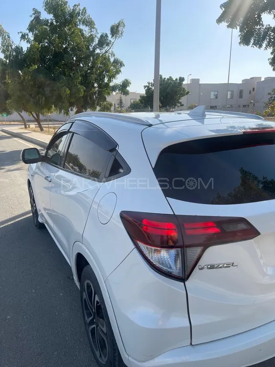 Honda Vezel 2015 for Sale in Karachi Image-1
