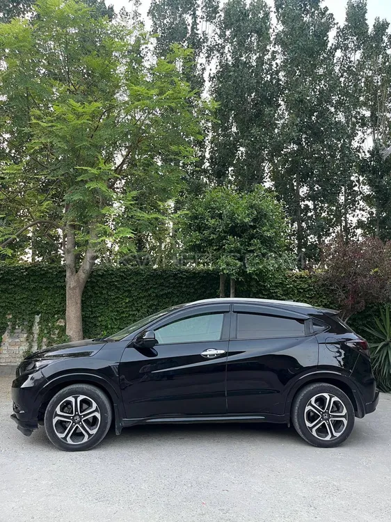 Honda Vezel 2015 for Sale in Peshawar Image-1