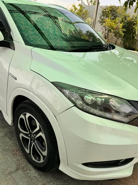 Honda Vezel 2015 for Sale in Kallar Saddiyian Image-1