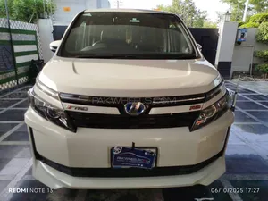 Toyota Voxy Hybrid X 2015 for Sale