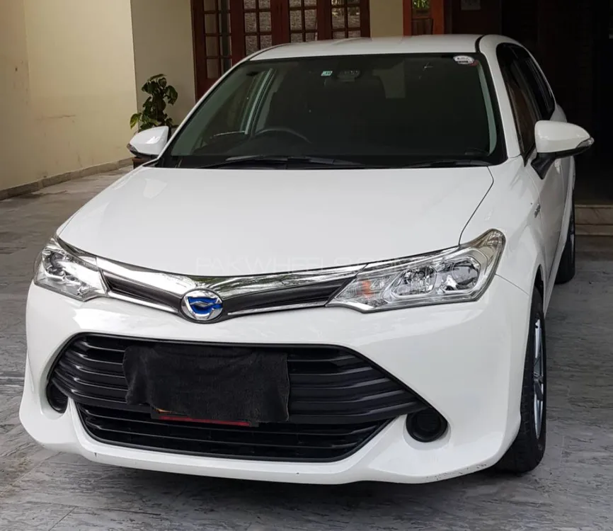 Toyota Corolla Axio 2017 for Sale in Karachi Image-1