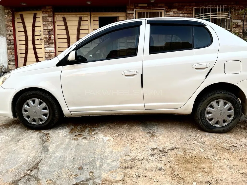 Toyota Platz 2008 for Sale in Karachi Image-1