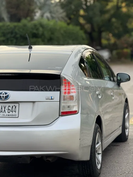 Toyota Prius 2010 for Sale in Islamabad Image-1