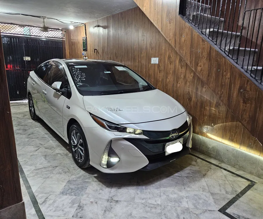 Toyota Prius 2022 for Sale in Lahore Image-1
