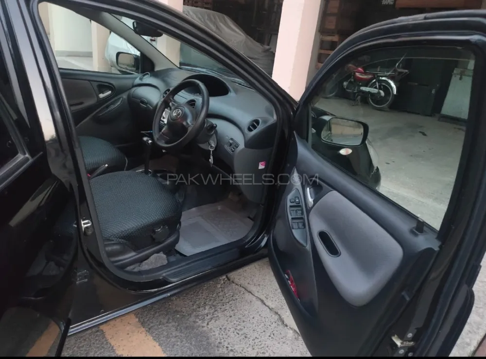 Toyota Vitz 2004 for Sale in Rawalpindi Image-1
