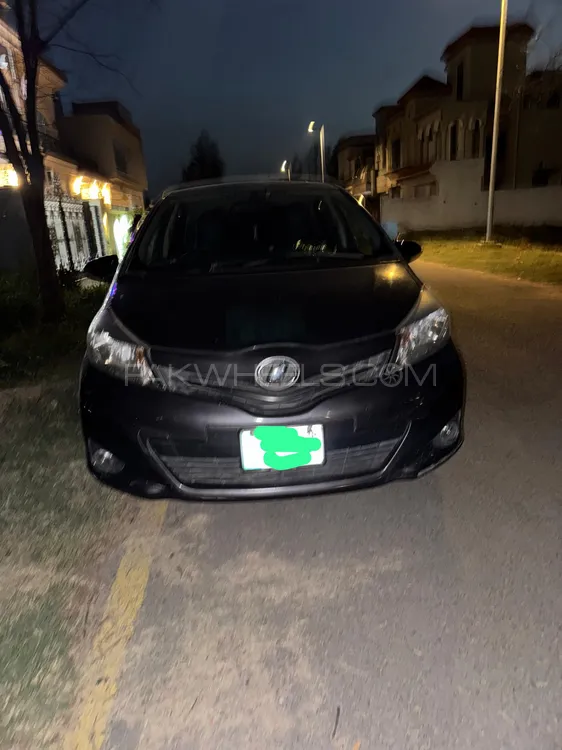 Toyota Vitz 2013 for Sale in Sialkot Image-1