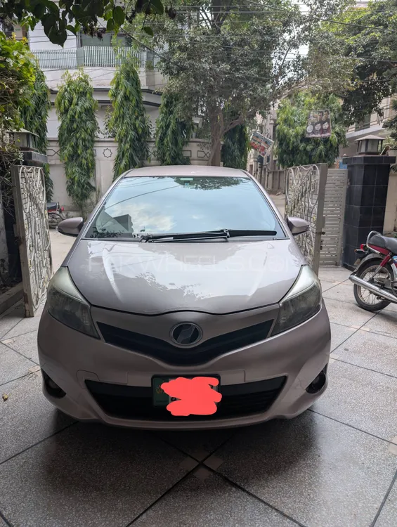 Toyota Vitz 2015 for Sale in Lahore Image-1