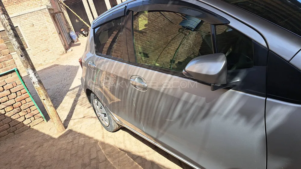 Toyota Vitz 2015 for Sale in Multan Image-1
