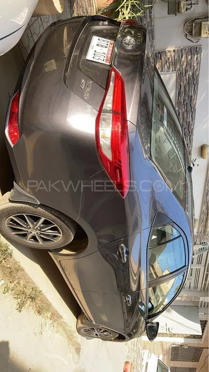 Toyota Yaris Sedan 2021 for Sale in Karachi Image-1