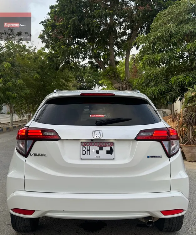 Honda Vezel 2014 for Sale in Karachi Image-1