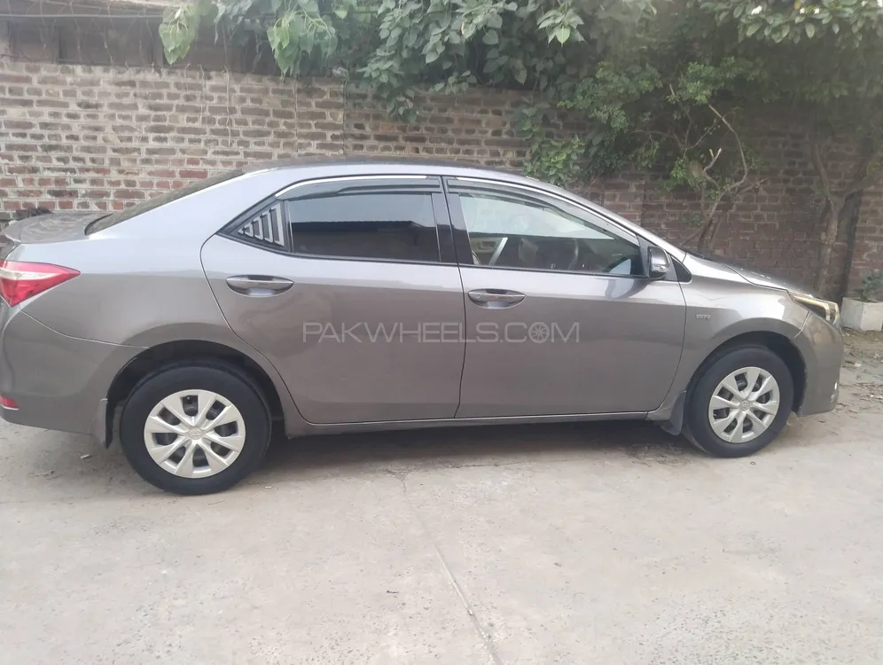 Toyota Corolla 2015 for Sale in Lahore Image-1