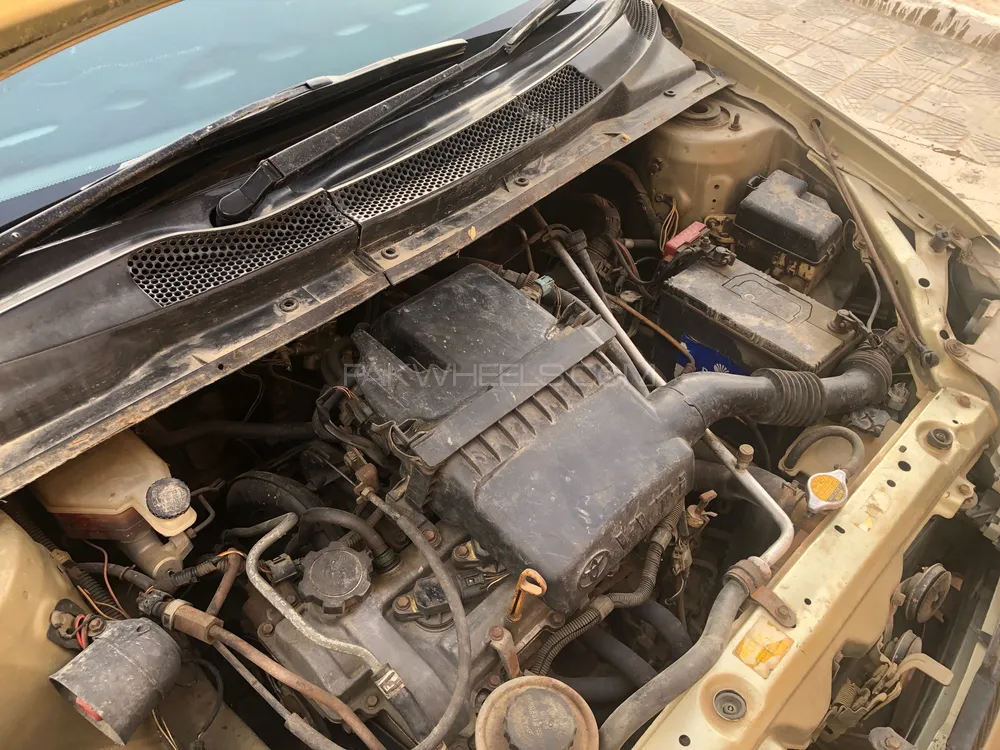 Toyota Platz 2000 for Sale in Karachi Image-1