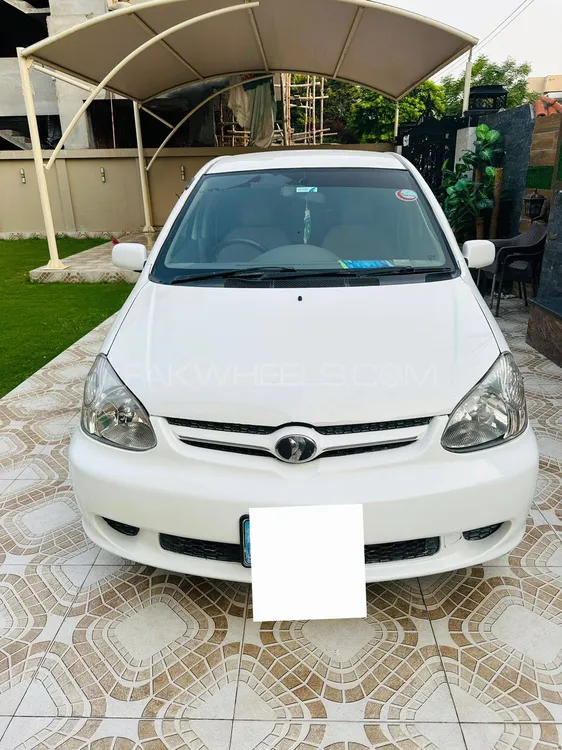 Toyota Platz 2005 for Sale in Faisalabad Image-1